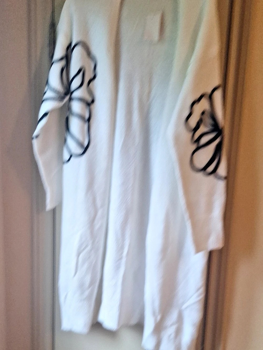 Cleo Floral Detail Sweater in White & Black Size Large NWT
